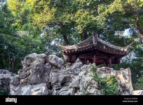 Suzhou garden, traditional architecture Stock Photo - Alamy