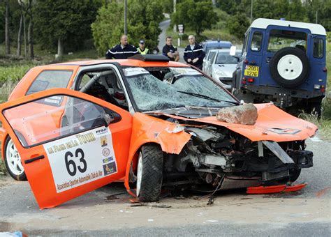 2 dead as race car crashes into crowd in France - CBS News