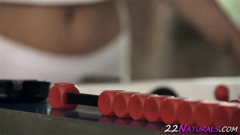 Natural Hottie Gets Pussy Railed