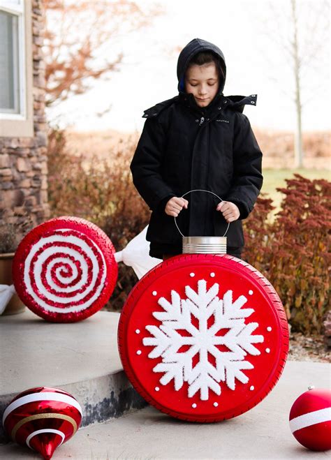 20 Diy Giant Outdoor Christmas Ornaments