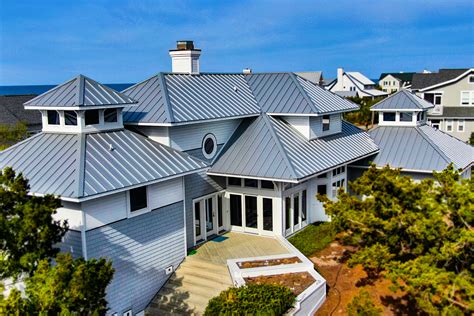 A Custom Metal Roof Thats Both Stylish And Durable On The Coast Gb D