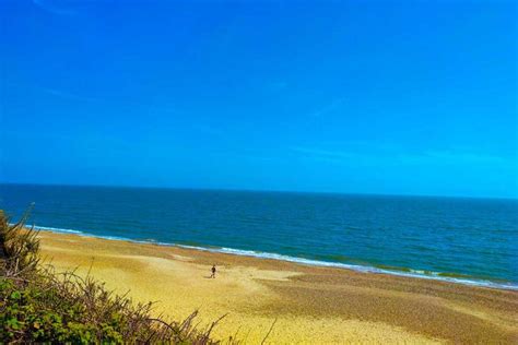 Highcliffe Beach, Castle, and Nature Reserve: A Triad of Wonders to ...