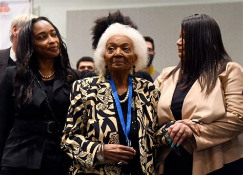 Nichelle Nichols la actriz pionera de Star Trek muere a los 89 años