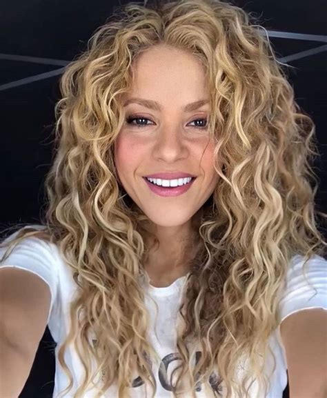 Portal Shakira on Instagram: “ ️ Shak!” | Dirty blonde hair, Shakira ...