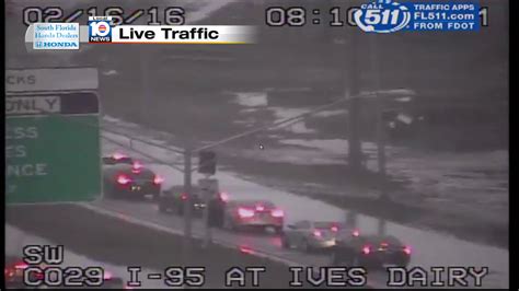 Traffic Alert I 95 Sb At Ives Dairy Rd Traffic Light Pole Derbris