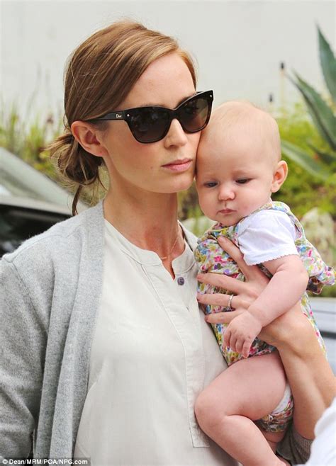 Emily Blunt And Daughter Hazel Arrive At Jimmy Kimmel S Hollywood Hills Home Daily Mail Online