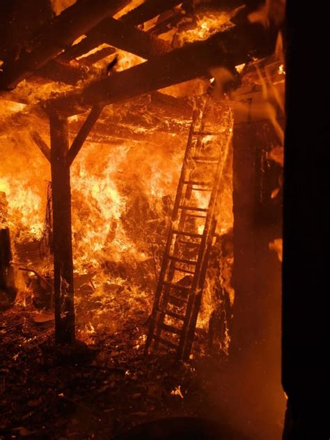 Incendiu La Acoperi Ul Unei Locuin E Din Petre Ti Din Cauza Unui Co