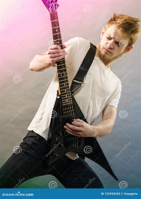 Homme Jouant Sur La Guitare Lectrique Photo Stock Image Du Musique