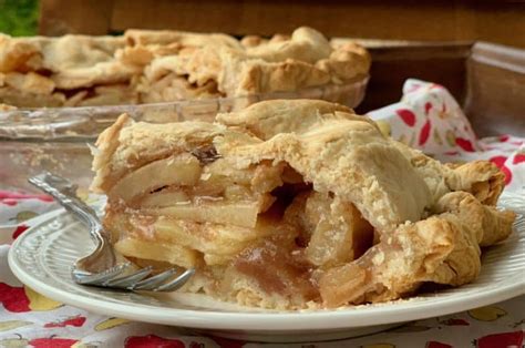 Baking A Rustic Apple Pie My Own Sweet Thyme