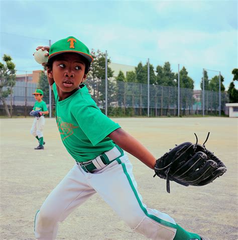 Pitching from the stretch – Youth Baseball Pitching Tips for Beginners