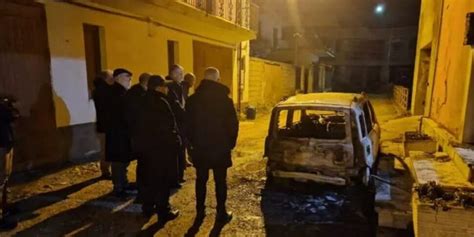 Varapodio Dopo L Incendio Allauto Di Don Gianni Il Paese Si Stringe