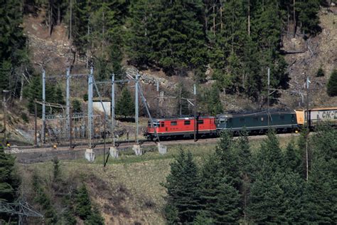 Güterzug mit SBB Lokomotive Re 4 4 II 11243 und SBB Lokomo Flickr