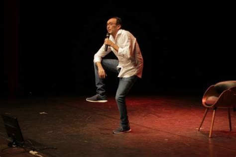 Shows e oficinas de formação artística entram no circuito do humor