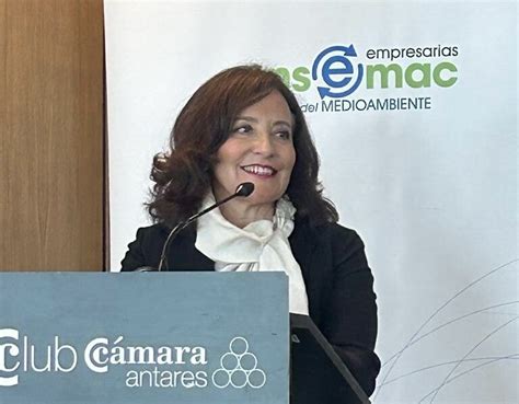 Carmen Martín consejera de Grupo MC modera una jornada del Foro