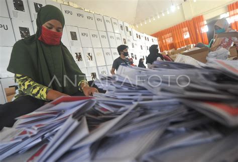 PELIPATAN SURAT SUARA PILGUB SUMBAR ANTARA Foto