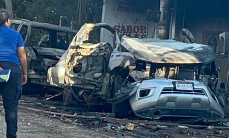 VIDEO Explota camioneta cargada con pirotecnia en Lázaro Cárdenas