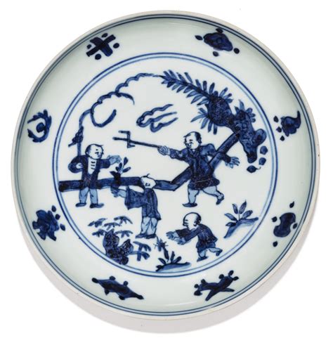 COUPELLE EN PORCELAINE BLEU BLANC MARQUE ET ÉPOQUE JIAJING 明嘉靖 青花嬰戲圖小