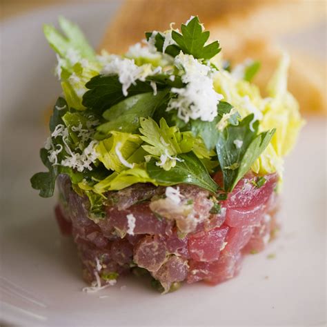 Tartare de thon aux câpres crème wasabi Châtelaine