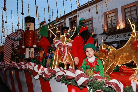 Asisten Mil Personas A Presenciar El Desfile De Navidad Celebremos