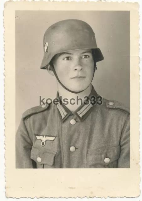 FOTO STAHLHELM PORTRAIT Soldat Der Wehrmacht Mit M 40 Helm EUR 117