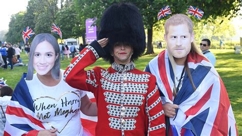 Fiebre Por La Boda Real Una Multitud Espera A Los Novios En Windsor