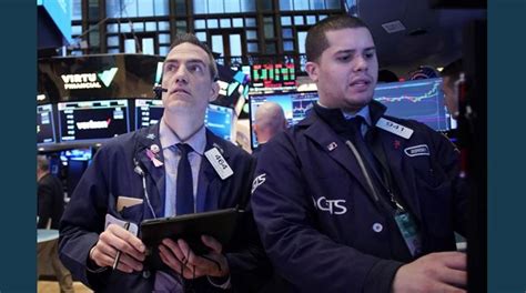 Dow Jones falls 785 points despite emergency rate cut | Gephardt Daily