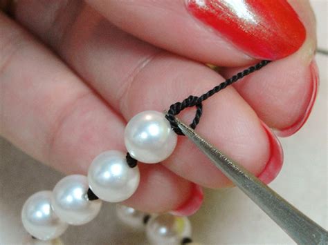 How To Knot Pearls Beaded Jewelry Jewelry Knots Handmade Jewelry