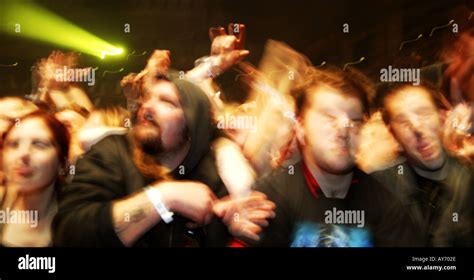 music concert crowd Stock Photo - Alamy