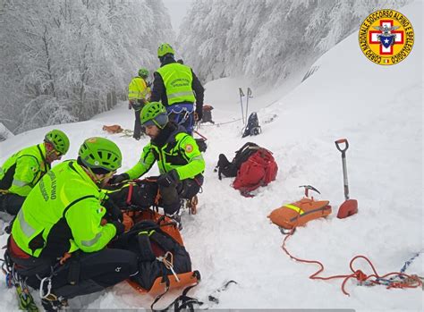 Neve In Sicilia Interventi Del Soccorso Alpino A Piano Battaglia