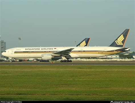 9V SYB Singapore Airlines Boeing 777 312 Photo By Frikkie ID 020112