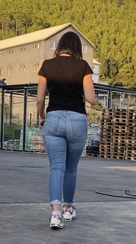 Yo Colleague Gorgeous Fat Ass In Tight Jeans Tight Jeans Forum