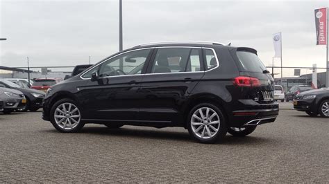 Volkswagen New Golf Sportsvan Highline Deep Black Pearl Walk