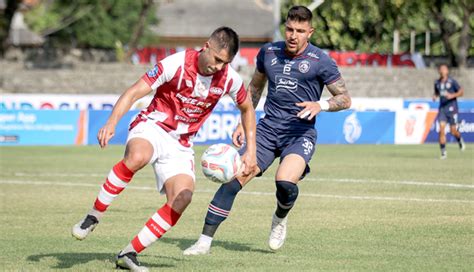 NUSABALI Persis Gagalkan Arema Raih Kemenangan Perdana