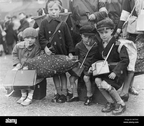 World War Two Evacuation of children Stock Photo - Alamy