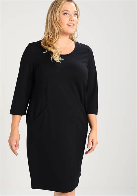 Robe de soirée grande taille notre sélection Marie Claire