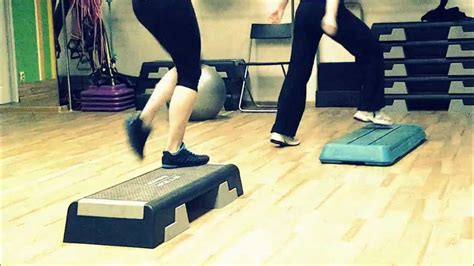 модификация базовых шагов на степ-платформе 2 - YouTube