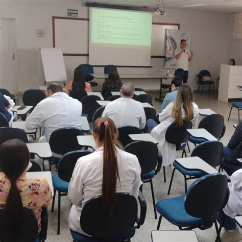 Psicólogos Da Santa Casa De Marília Ministram Palestras Sobre Saúde