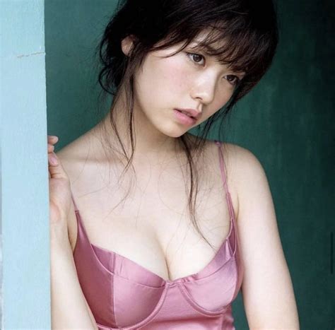 Sss級美女・小芝風花の綺麗な美乳おっぱいの谷間 Sexyなお姉さんは好きですか？