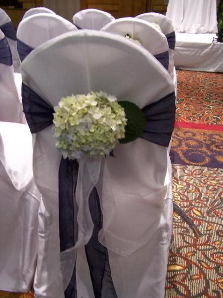 Создаем новогодний декор стульев своими руками