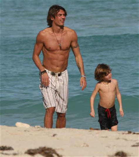 Paolo Maldini Fan Page: PAOLO MALDINI AND FAMILY IN MIAMI BEACH DURING ...