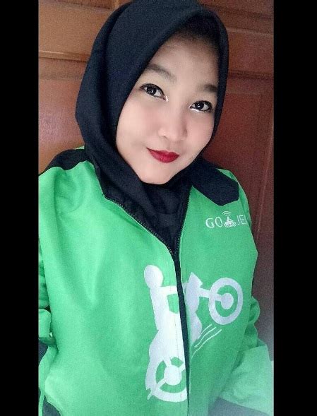 Foto Driver Gojek Cewek Cara Daftar Gojek