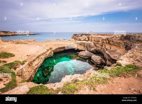 Italia Apulia Regi N De Salento Roca Vecchia Cueva De Poes A