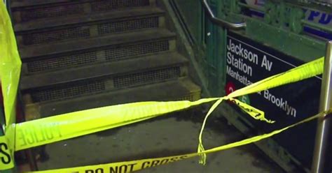 Police Searching For 2 Suspects In Bronx Subway Slashing Robbery Cbs