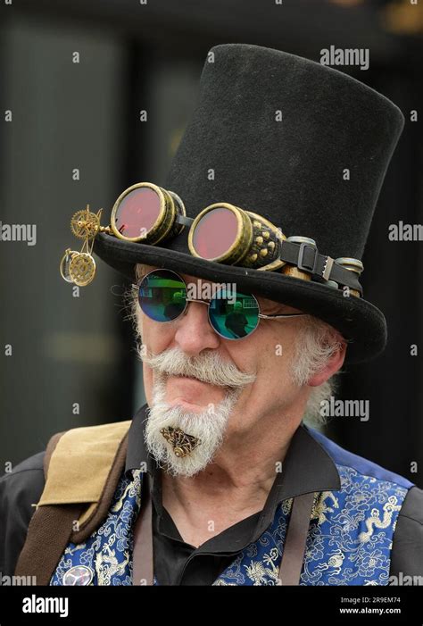 Bunter Steampunk Fotos Und Bildmaterial In Hoher Aufl Sung Alamy