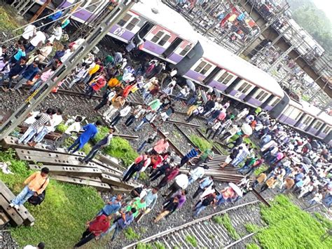 Three Commuters Hurt As Mumbai Local Derails