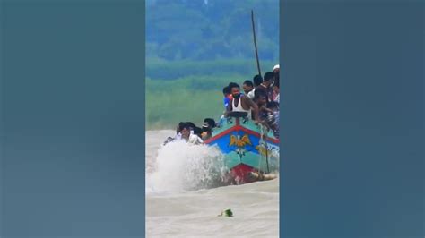 পদ্মা নদীর তীর থেকে যাত্রীবোঝাই করে মেঘনায় আসছে ট্রলার Youtube