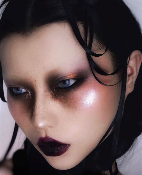 Pin Von Yeshua Visuals Auf Makeup In Modedesign Mode