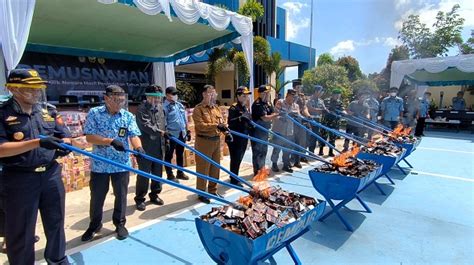 Kpp Bea Cukai Sangatta Musnahkan Jutaan Batang Rokok Vivaborneo