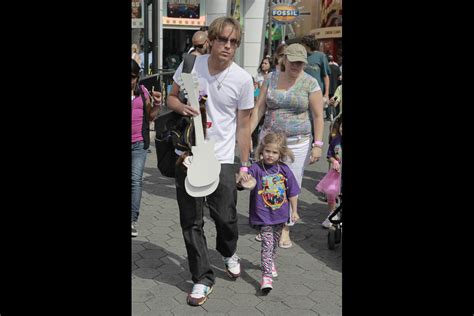 Vidéo Larry Birkhead et Dannielynn se promènent à Los Angeles le 1er