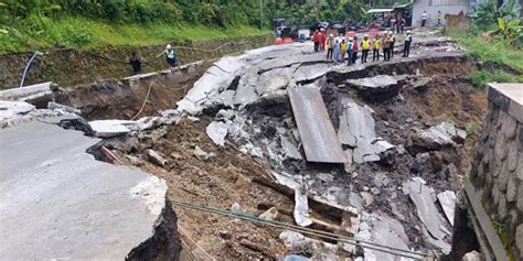 Tanah Longsor Dan Banjir Terjadi Di Berbagai Daerah Dari Laut